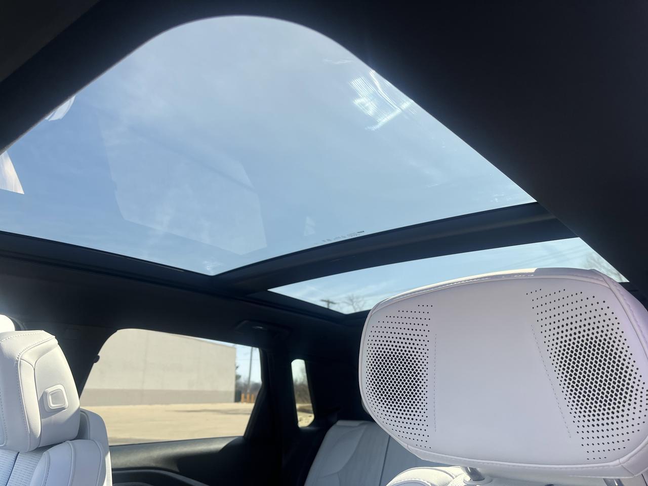 2024 Cadillac LYRIQ Sport 2 AWD w/Sunroof SuperCruise AdptvCrz TrailerPrep IntProtectPkg HtdCldMemLthr HD-SrrndVsn Saukville WI