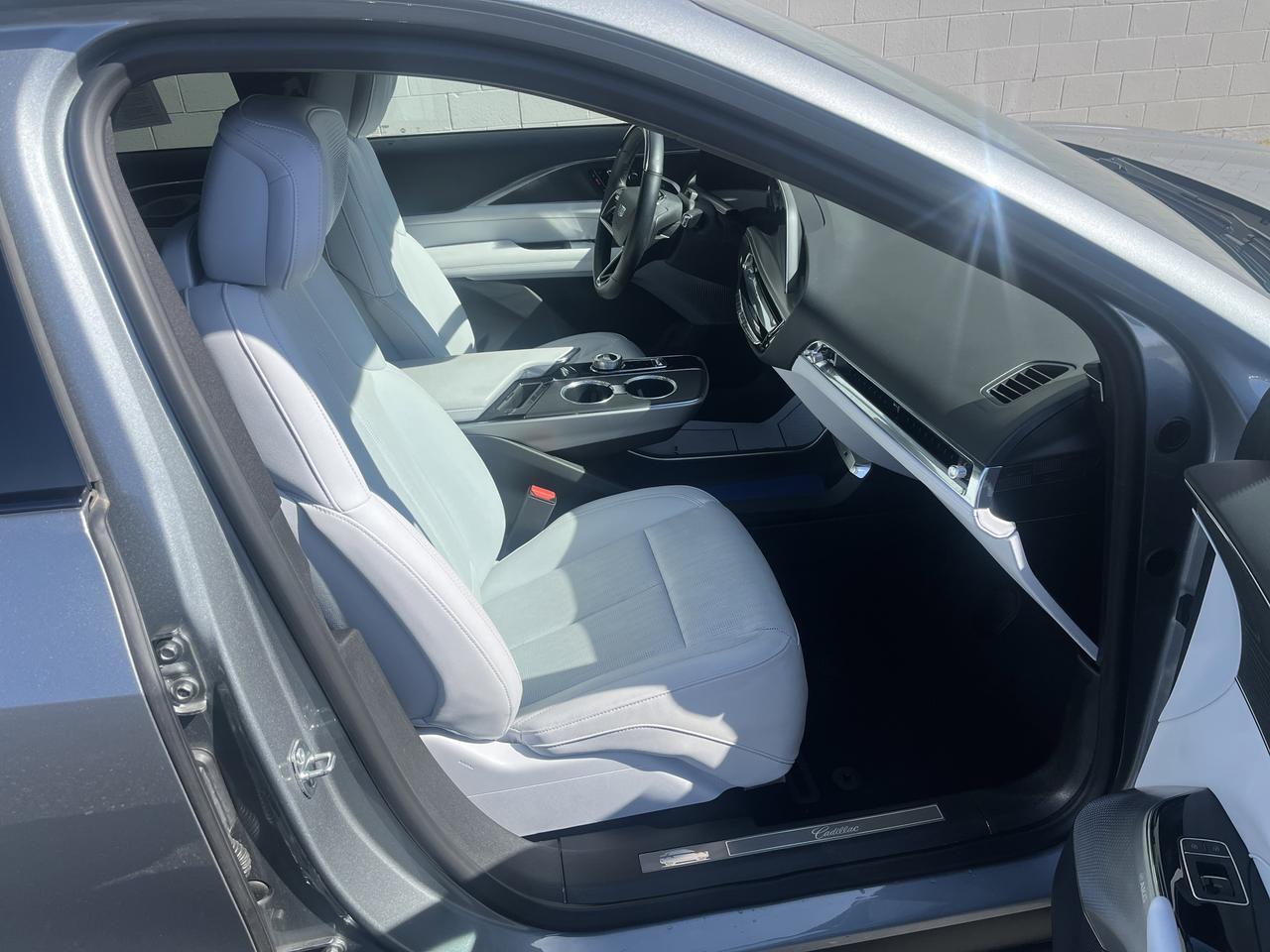 2024 Cadillac LYRIQ Sport 2 AWD w/Sunroof SuperCruise AdptvCrz TrailerPrep IntProtectPkg HtdCldMemLthr HD-SrrndVsn Saukville WI