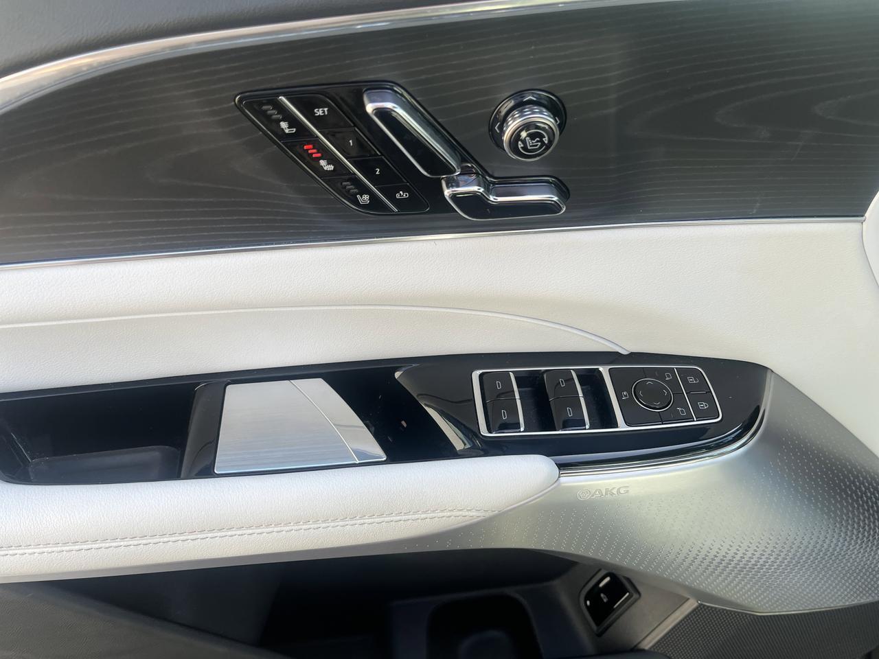 2024 Cadillac LYRIQ Sport 2 AWD w/Sunroof SuperCruise AdptvCrz TrailerPrep IntProtectPkg HtdCldMemLthr HD-SrrndVsn Saukville WI