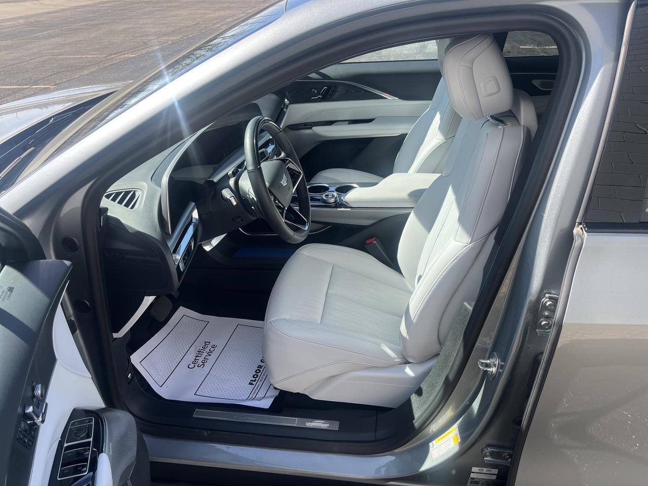 2024 Cadillac LYRIQ Sport 2 AWD w/Sunroof SuperCruise AdptvCrz TrailerPrep IntProtectPkg HtdCldMemLthr HD-SrrndVsn Saukville WI