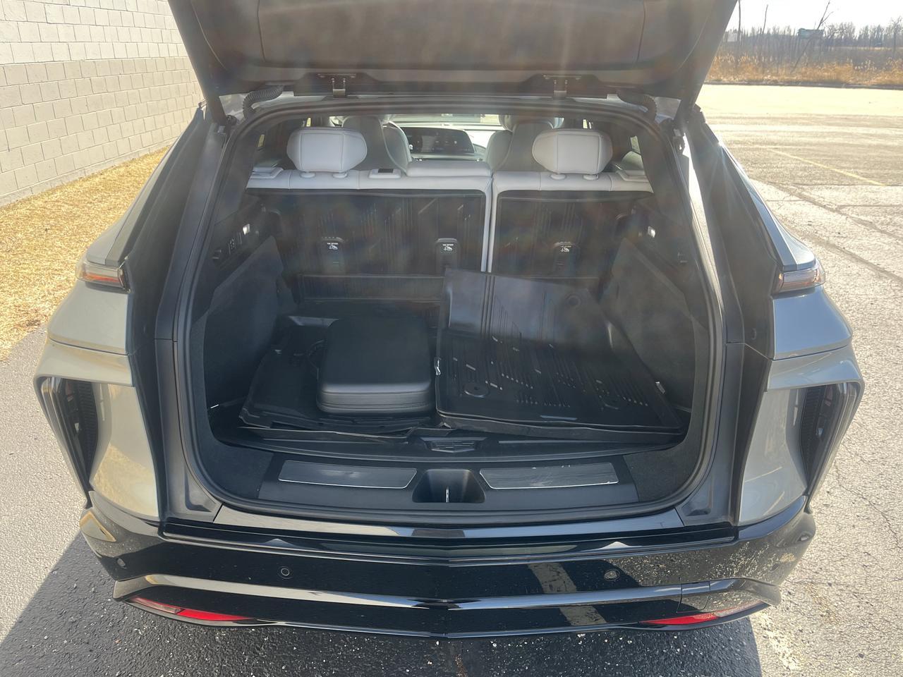 2024 Cadillac LYRIQ Sport 2 AWD w/Sunroof SuperCruise AdptvCrz TrailerPrep IntProtectPkg HtdCldMemLthr HD-SrrndVsn Saukville WI