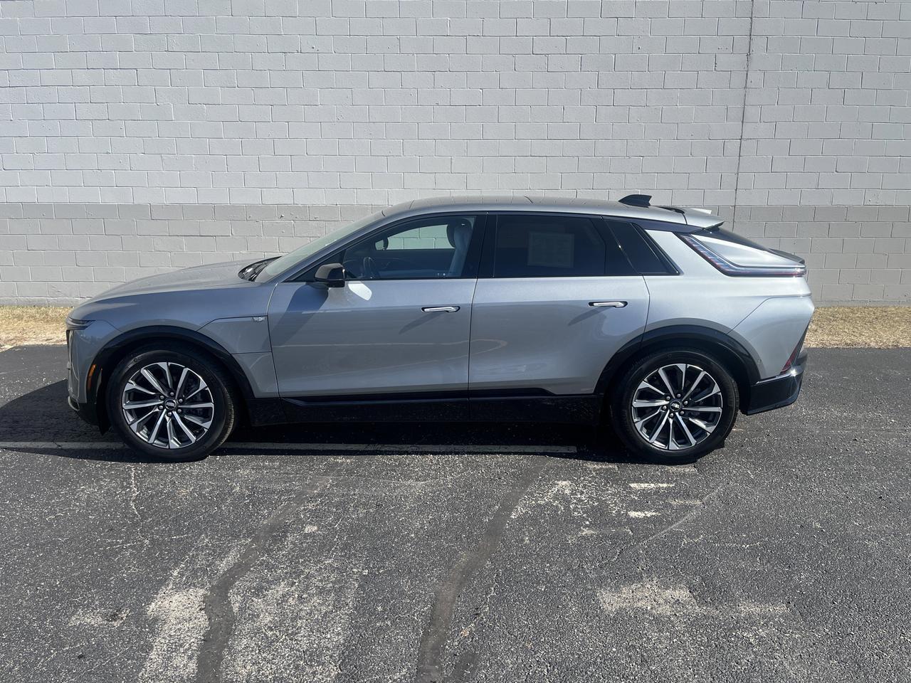 2024 Cadillac LYRIQ Sport 2 AWD w/Sunroof SuperCruise AdptvCrz TrailerPrep IntProtectPkg HtdCldMemLthr HD-SrrndVsn