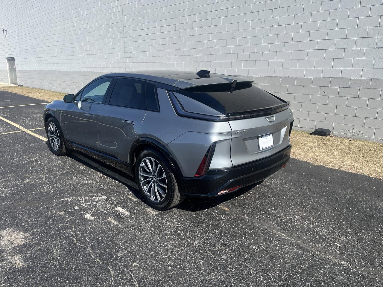 2024 Cadillac LYRIQ Sport 2 AWD w/Sunroof SuperCruise AdptvCrz TrailerPrep IntProtectPkg HtdCldMemLthr HD-SrrndVsn Saukville WI
