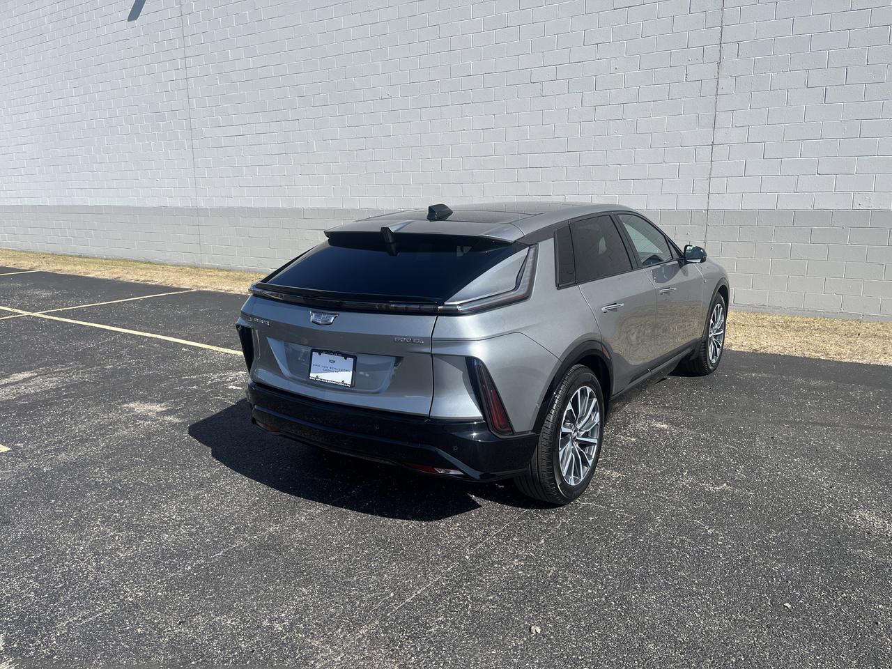 2024 Cadillac LYRIQ Sport 2 AWD w/Sunroof SuperCruise AdptvCrz TrailerPrep IntProtectPkg HtdCldMemLthr HD-SrrndVsn Saukville WI