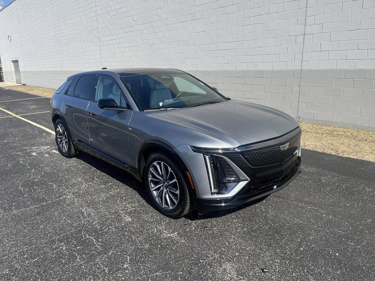 2024 Cadillac LYRIQ Sport 2 AWD w/Sunroof SuperCruise AdptvCrz TrailerPrep IntProtectPkg HtdCldMemLthr HD-SrrndVsn Saukville WI