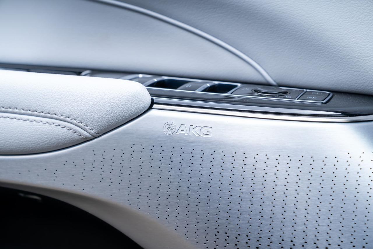 2024 Cadillac LYRIQ Sport 2 Ventilated Massage Seats / AKG Sound Portland OR