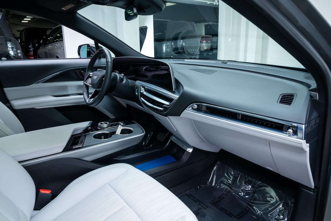 2024 Cadillac LYRIQ Sport 2 Ventilated Massage Seats / AKG Sound Portland OR