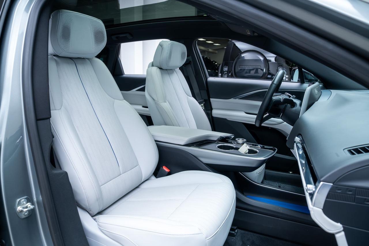 2024 Cadillac LYRIQ Sport 2 Ventilated Massage Seats / AKG Sound Portland OR