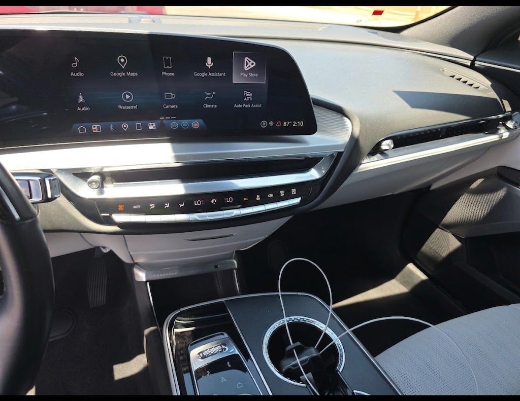 2024 Cadillac LYRIQ Sport 2 Ventilated Seats / AKG Sound Portland OR