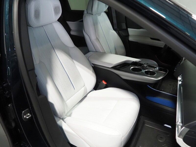 2024 Cadillac LYRIQ Sport 3 *NAVIGATION, ADAPTIVE CRUISE, SAFETY ALERTS, 360 CAMERAS, PANORAMA GLASS ROOF, CLIMATE SEATS, HEATED STEERING, AUTOMATIC PARKING, AKG AUDIO, WIRELESS CHARGING, ANDROID & APPLE