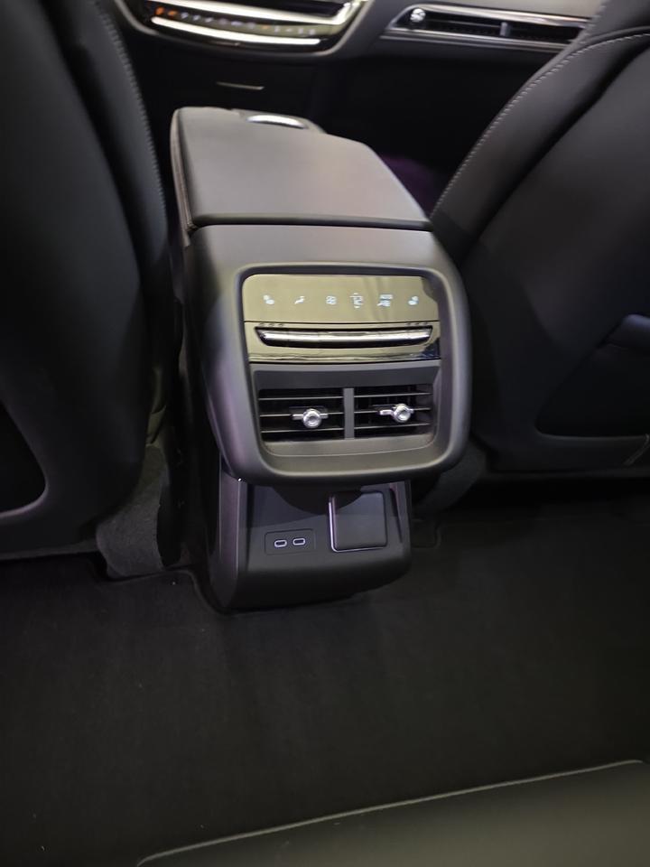 2024 Cadillac LYRIQ Sport Sand Lake NY