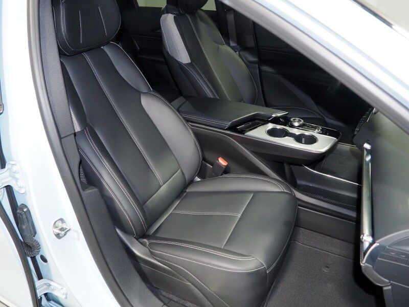 2024 Cadillac LYRIQ Tech AWD *NAVIGATION, SAFETY ALERTS, BACKUP-CAMERA, COLOR TOUCHSCREEN, PANORAMA GLASS ROOF, HEATED SEATS, POWER LIFTAGTE, KEYLESS ENTRY, WIRELESS CHARGING, ANDROID & APPLE