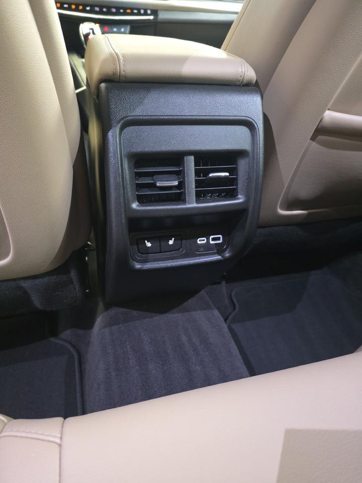2024 Cadillac XT4 AWD Luxury Sand Lake NY