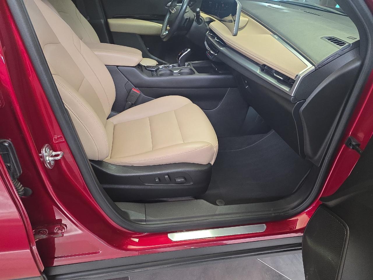 2024 Cadillac XT4 AWD Luxury Sand Lake NY
