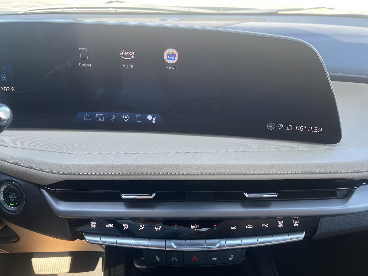 2024 Cadillac XT4 Luxury AWD ColdWx TraileringPkgs w/Sunroof HtdLthr HtdSteeringWheel Saukville WI