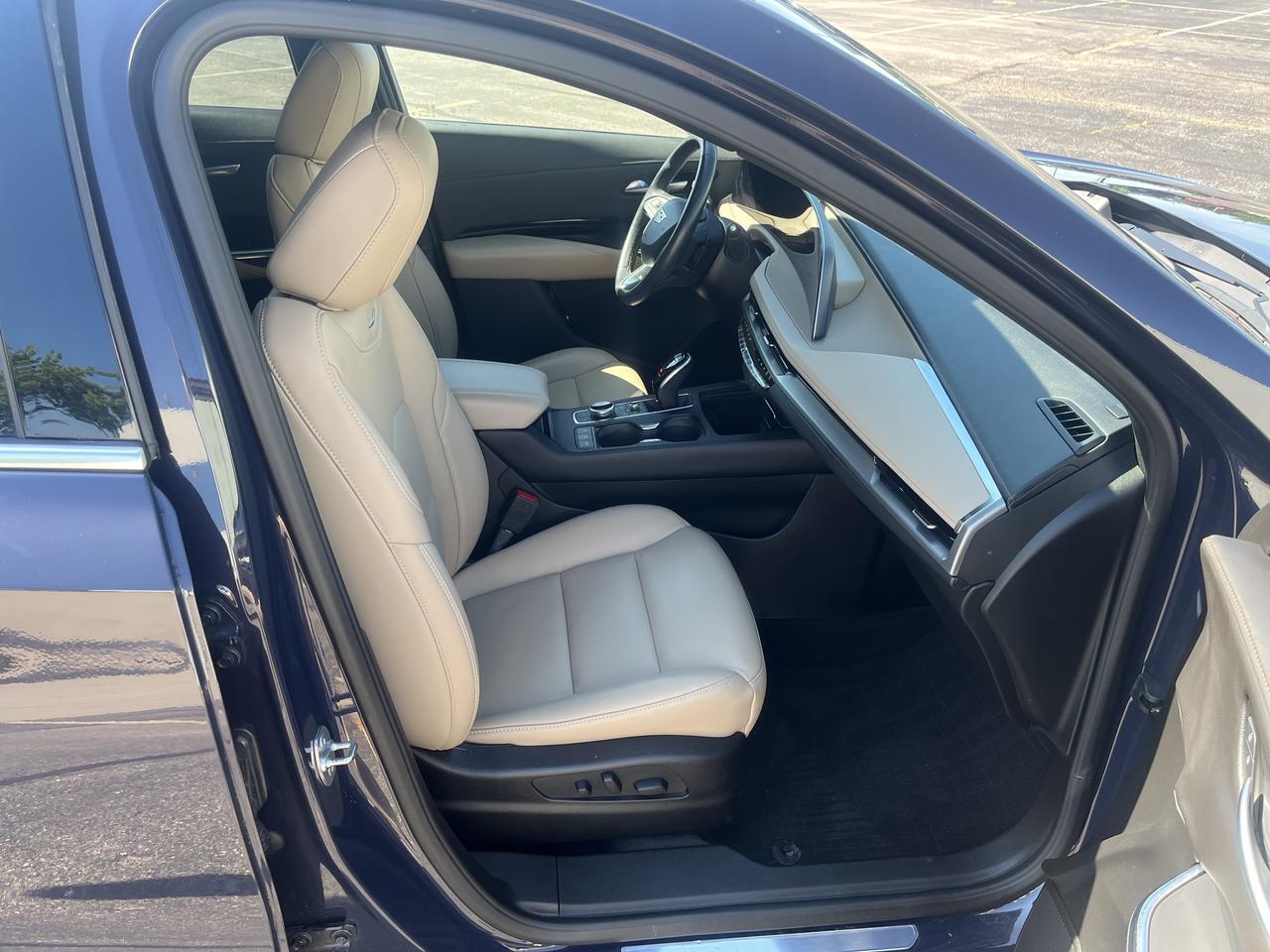 2024 Cadillac XT4 Luxury AWD ColdWx TraileringPkgs w/Sunroof HtdLthr HtdSteeringWheel Saukville WI