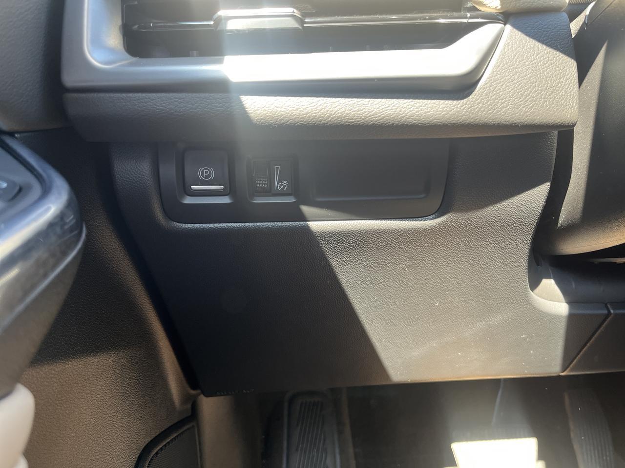 2024 Cadillac XT4 Luxury AWD ColdWx TraileringPkgs w/Sunroof HtdLthr HtdSteeringWheel Saukville WI
