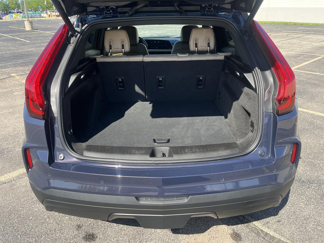 2024 Cadillac XT4 Luxury AWD ColdWx TraileringPkgs w/Sunroof HtdLthr HtdSteeringWheel Saukville WI
