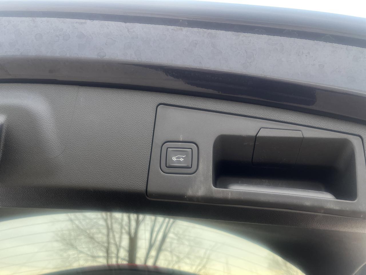 2024 Cadillac XT4 Luxury AWD ColdWxPkg w/Sunroof HtdLthr HtdSteeringWheel HD-RearCamera Saukville WI