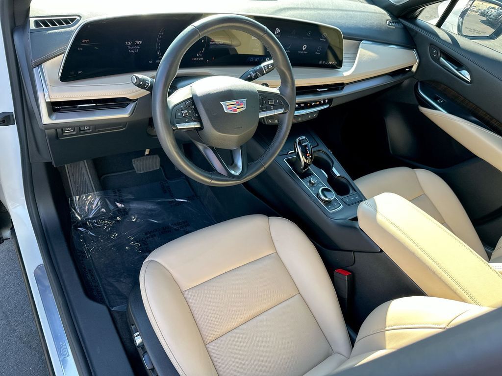 2024 Cadillac XT4 Premium Luxury
