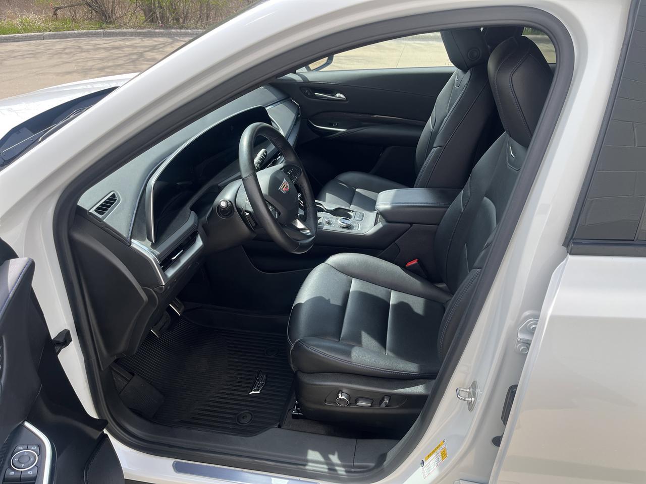 2024 Cadillac XT4 Sport AWD ColdWxPkg w/Sunroof AKG-Sound 20s HtdLthr Saukville WI