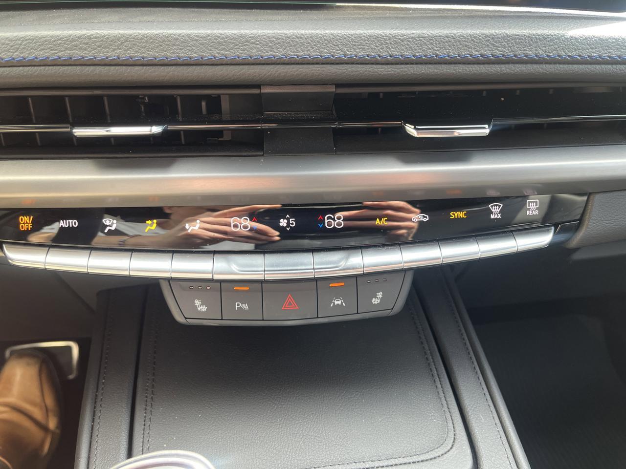 2024 Cadillac XT4 Sport AWD ColdWxPkg w/Sunroof AKG-Sound 20s HtdLthr Saukville WI