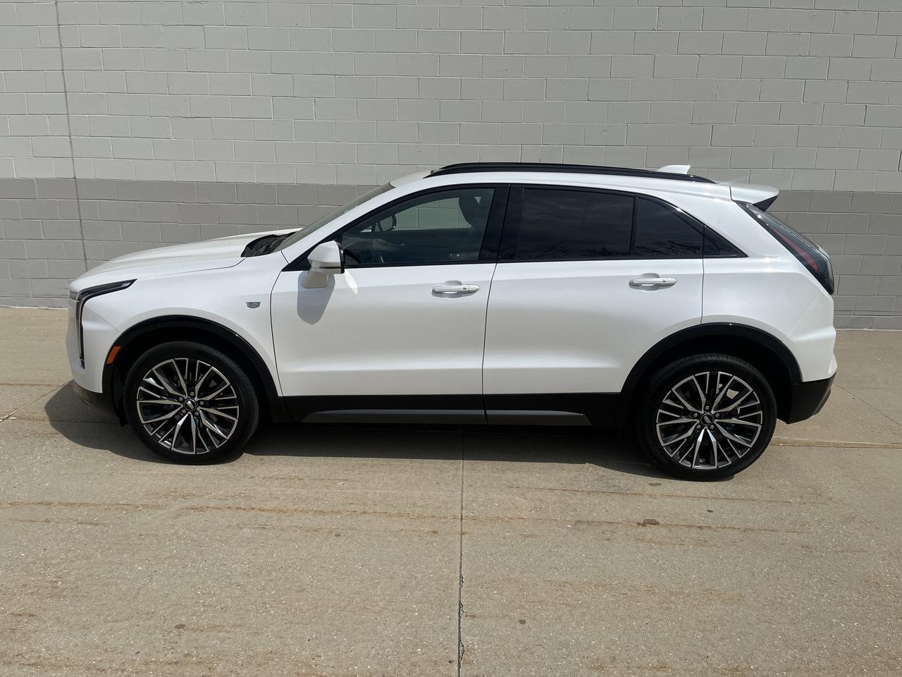 2024 Cadillac XT4 Sport AWD ColdWxPkg w/Sunroof AKG-Sound 20s HtdLthr