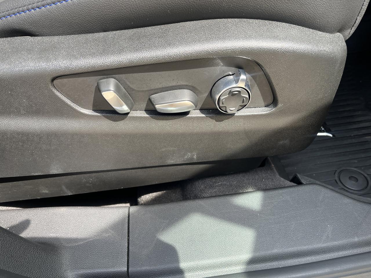 2024 Cadillac XT4 Sport AWD ColdWxPkg w/Sunroof AKG-Sound 20s HtdLthr Saukville WI