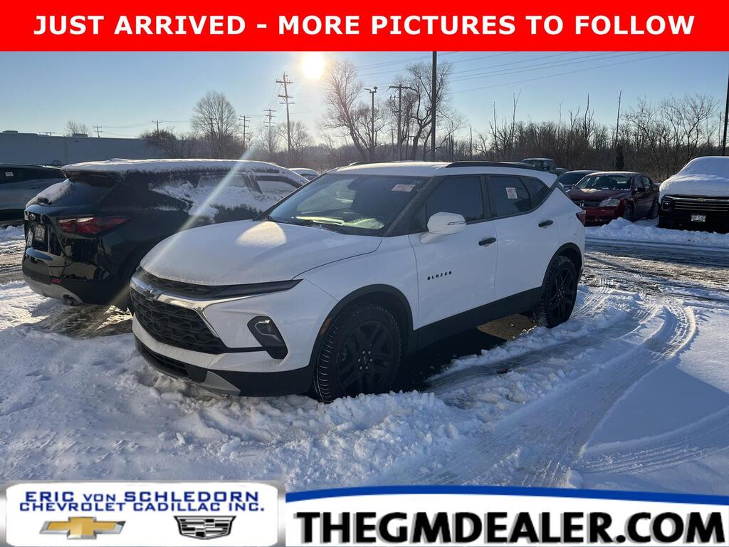 2024 Chevrolet Blazer 3LT FWD 2.0T Sound&TechnologyPkg w/20s Nav Bose RrCamMirror HD-SrrndVsn HtdLthr BlackBowties Milwaukee WI