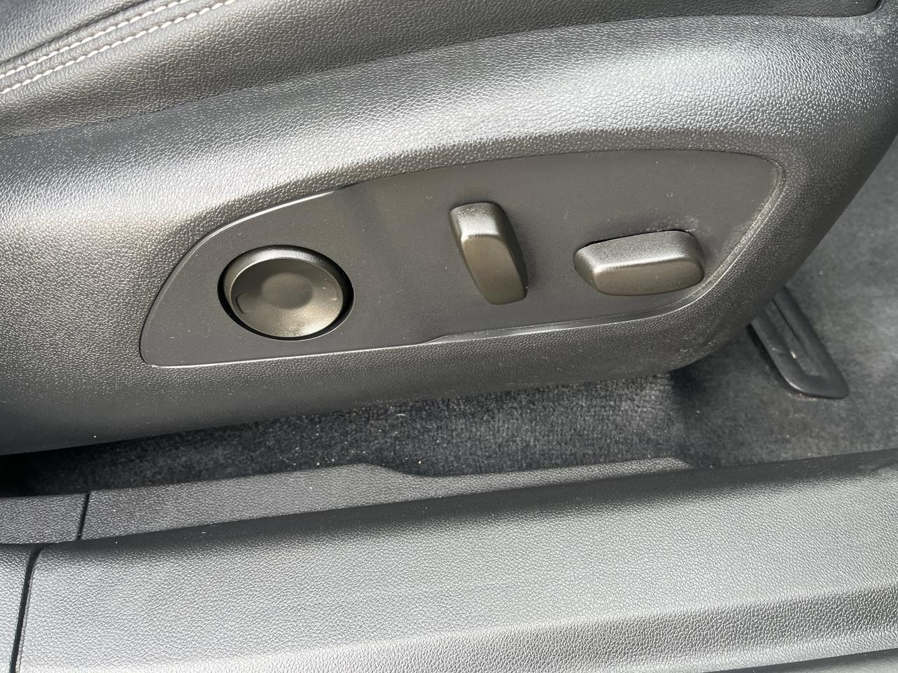 2024 Chevrolet Blazer EV LT eAWD Cmft&Conv Conv&DrvrConfPkgs w/Sunroof AdptvCrz HtdEvotex HtdStrngWhl 8-WayPwrDrvrSeat Saukville WI