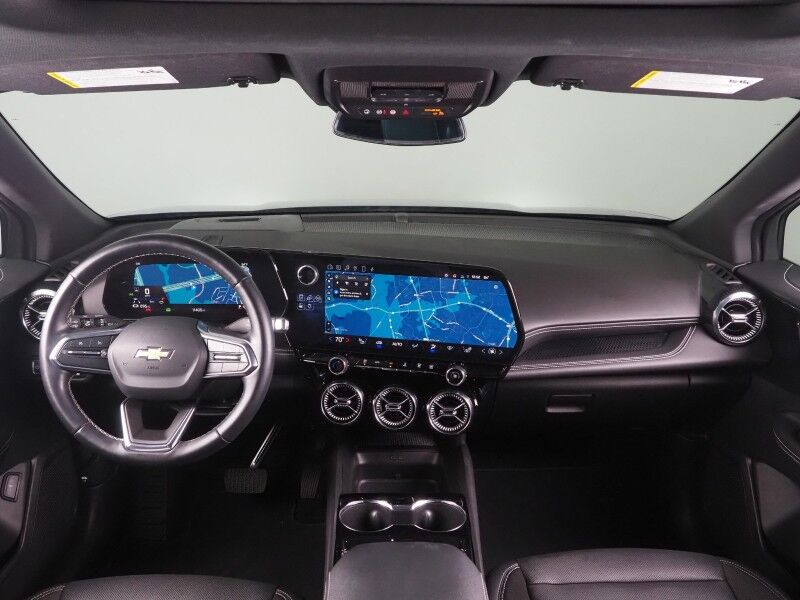 2024 Chevrolet Blazer EV eAWD LT *PANORAMA MOONROOF, COMFORT & CONVENIENCE PKG, DRIVER CONFIDENCE PKG, NAVIGATION, ADAPTIVE CRUISE, SAFETY ALERTS, 360 CAMERAS, COLOR TOUCHSCREEN, HEATED SEATS/STEERING, REMOTE START, WIRELESS CHARGING