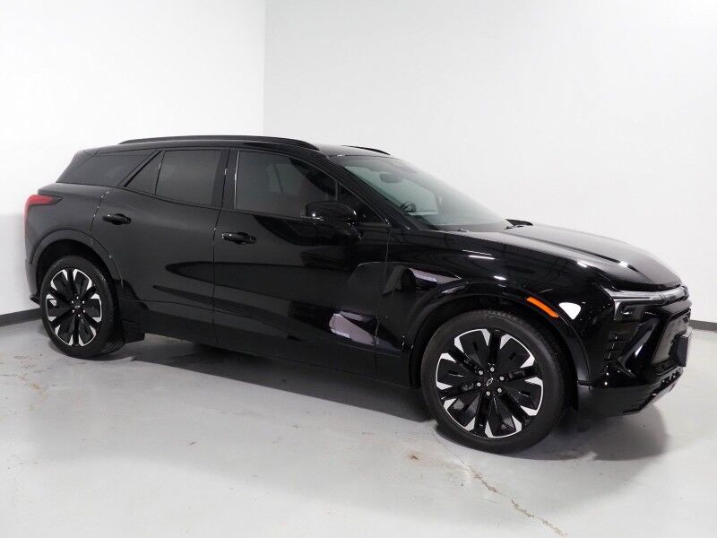 2024 Chevrolet Blazer EV eAWD RS *HEADS-UP DISPLAY, NAVIGATION, ADAPTIVE CRUISE, SAFETY ALERTS, 360 VIEW CAMERAS, 17.7 INCH TOUCHSCREEN, CLIMATE SEATS, HEATED STEERING, REMOTE START, 21 INCH WHEELS, WIRELESS CHARGING, ANDROID & APPLE