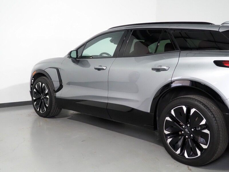 2024 Chevrolet Blazer EV eAWD RS *HEADS-UP DISPLAY, NAVIGATION, ADAPTIVE CRUISE, SAFETY ALERTS, 360 VIEW CAMERAS, 17.7 INCH TOUCHSCREEN, CLIMATE SEATS, HEATED STEERING, REMOTE START, 21 INCH WHEELS, WIRELESS CHARGING Round Rock TX