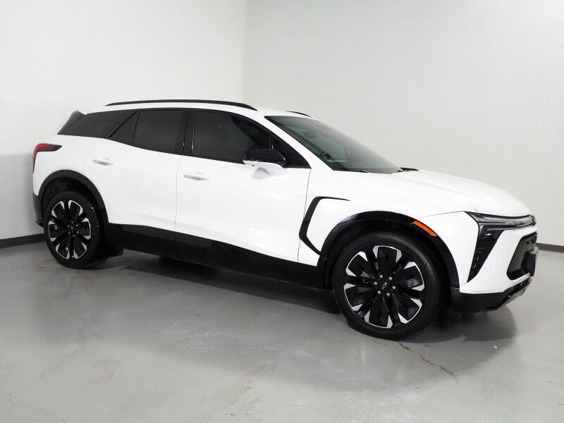 2024 Chevrolet Blazer EV eAWD RS *HEADS-UP DISPLAY, NAVIGATION, ADAPTIVE CRUISE, SAFETY ALERTS, 360 VIEW CAMERAS, 17.7 INCH TOUCHSCREEN, CLIMATE SEATS, HEATED STEERING, REMOTE START, 21 INCH WHEELS, WIRELESS CHARGING