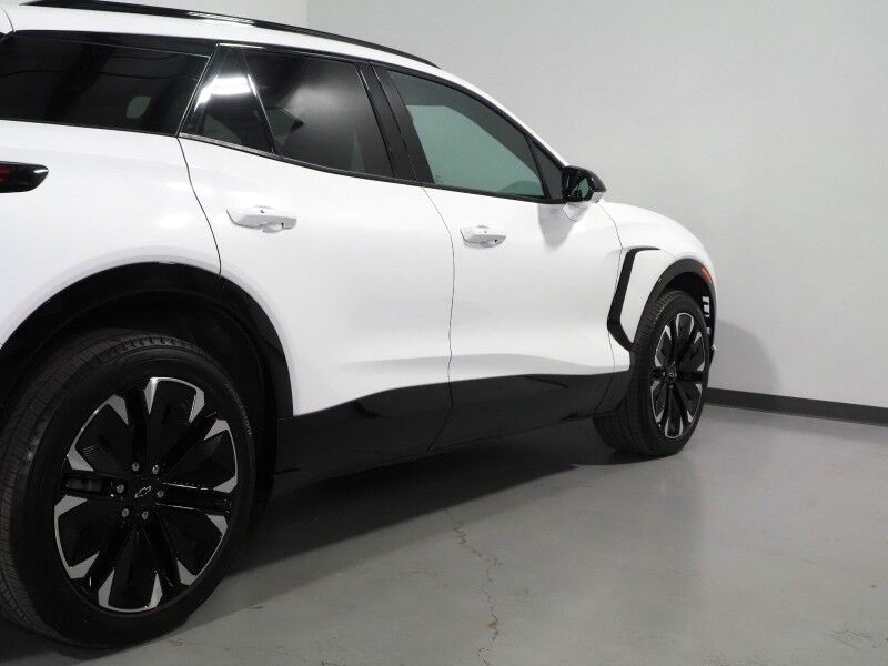 2024 Chevrolet Blazer EV eAWD RS *HEADS-UP DISPLAY, NAVIGATION, ADAPTIVE CRUISE, SAFETY ALERTS, 360 VIEW CAMERAS, 17.7 INCH TOUCHSCREEN, CLIMATE SEATS, HEATED STEERING, REMOTE START, 21 INCH WHEELS, WIRELESS CHARGING Round Rock TX