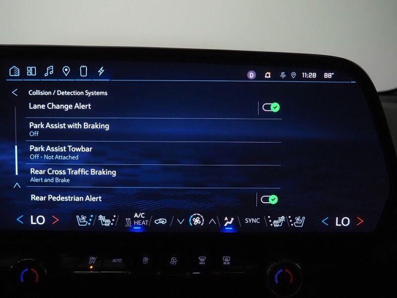 2024 Chevrolet Blazer EV eAWD RS *HEADS-UP DISPLAY, NAVIGATION, ADAPTIVE CRUISE, SAFETY ALERTS, 360 VIEW CAMERAS, 17.7 INCH TOUCHSCREEN, CLIMATE SEATS, HEATED STEERING, REMOTE START, 21 INCH WHEELS, WIRELESS CHARGING Round Rock TX