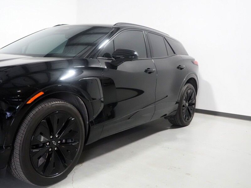 2024 Chevrolet Blazer EV eAWD RS *HEADS-UP DISPLAY, NAVIGATION, ADAPTIVE CRUISE, SAFETY ALERTS, 360 VIEW CAMERAS, 17.7 INCH TOUCHSCREEN, CLIMATE SEATS, HEATED STEERING, REMOTE START, 21 INCH WHEELS, WIRELESS CHARGING Round Rock TX