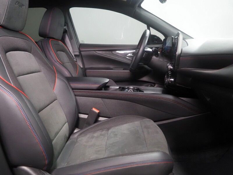 2024 Chevrolet Blazer EV eAWD RS *HEADS-UP DISPLAY, NAVIGATION, ADAPTIVE CRUISE, SAFETY ALERTS, 360 VIEW CAMERAS, 17.7 INCH TOUCHSCREEN, CLIMATE SEATS, HEATED STEERING, REMOTE START, 21 INCH WHEELS, WIRELESS CHARGING Round Rock TX