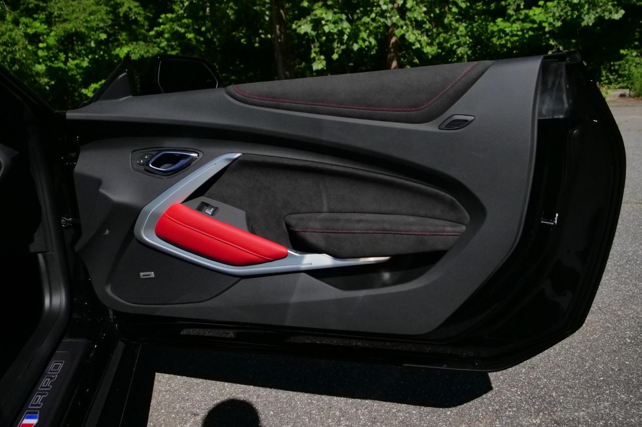 2024 Chevrolet Camaro ZL1 Convertible / Carbon Fiber Hood / 6.2L V8! Lincolnton NC