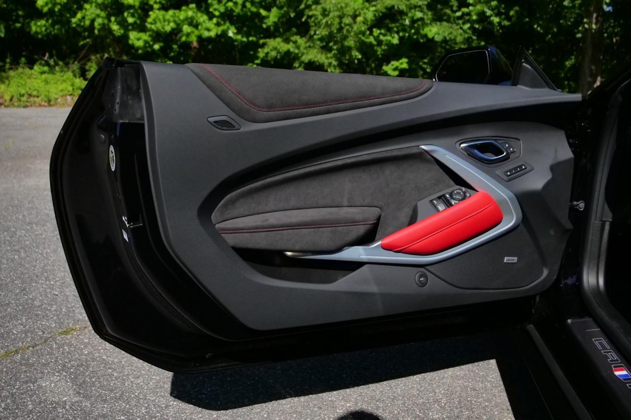 2024 Chevrolet Camaro ZL1 Convertible / Carbon Fiber Hood / 6.2L V8! Lincolnton NC