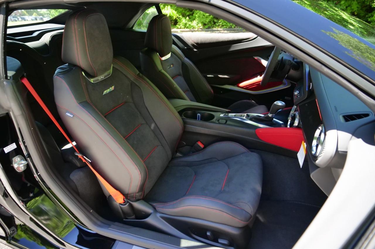 2024 Chevrolet Camaro ZL1 Convertible / Carbon Fiber Hood / 6.2L V8! Lincolnton NC