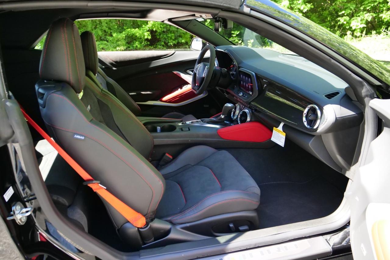 2024 Chevrolet Camaro ZL1 Convertible / Carbon Fiber Hood / 6.2L V8! Lincolnton NC