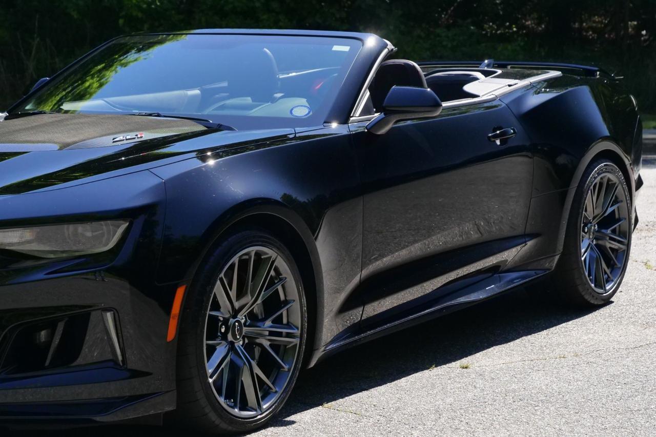 2024 Chevrolet Camaro ZL1 Convertible / Carbon Fiber Hood / 6.2L V8! Lincolnton NC