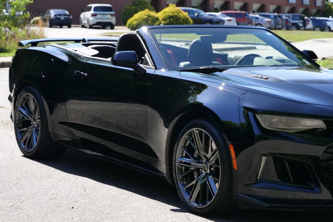 2024 Chevrolet Camaro ZL1 Convertible / Carbon Fiber Hood / 6.2L V8! Lincolnton NC