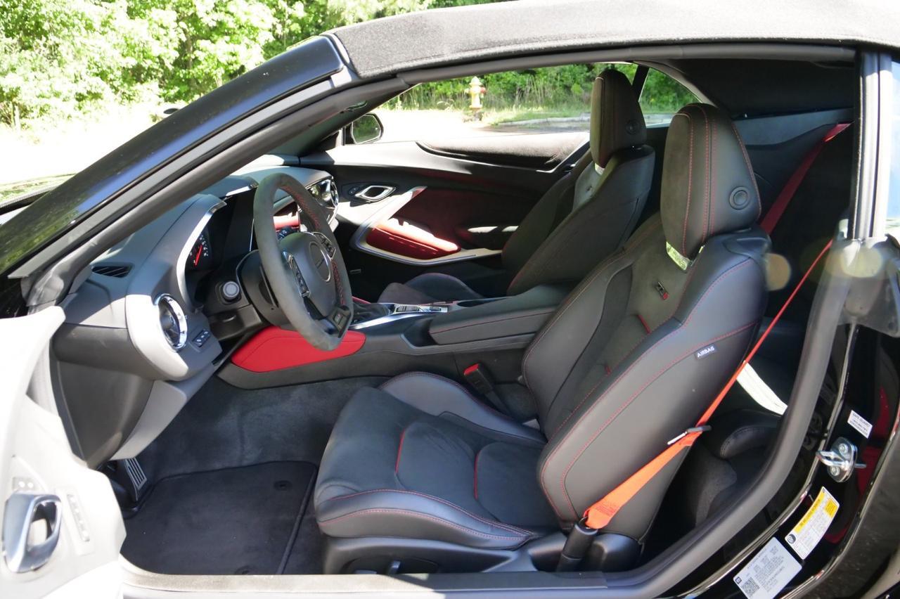 2024 Chevrolet Camaro ZL1 Convertible / Carbon Fiber Hood / 6.2L V8! Lincolnton NC