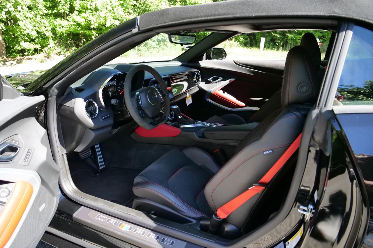 2024 Chevrolet Camaro ZL1 Convertible / Carbon Fiber Hood / 6.2L V8! Lincolnton NC