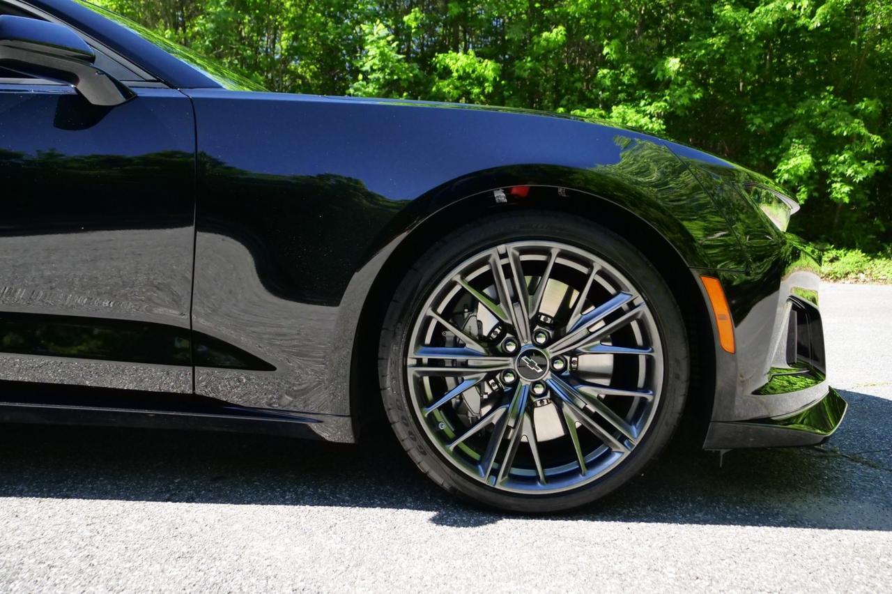 2024 Chevrolet Camaro ZL1 Convertible / Carbon Fiber Hood / 6.2L V8! Lincolnton NC