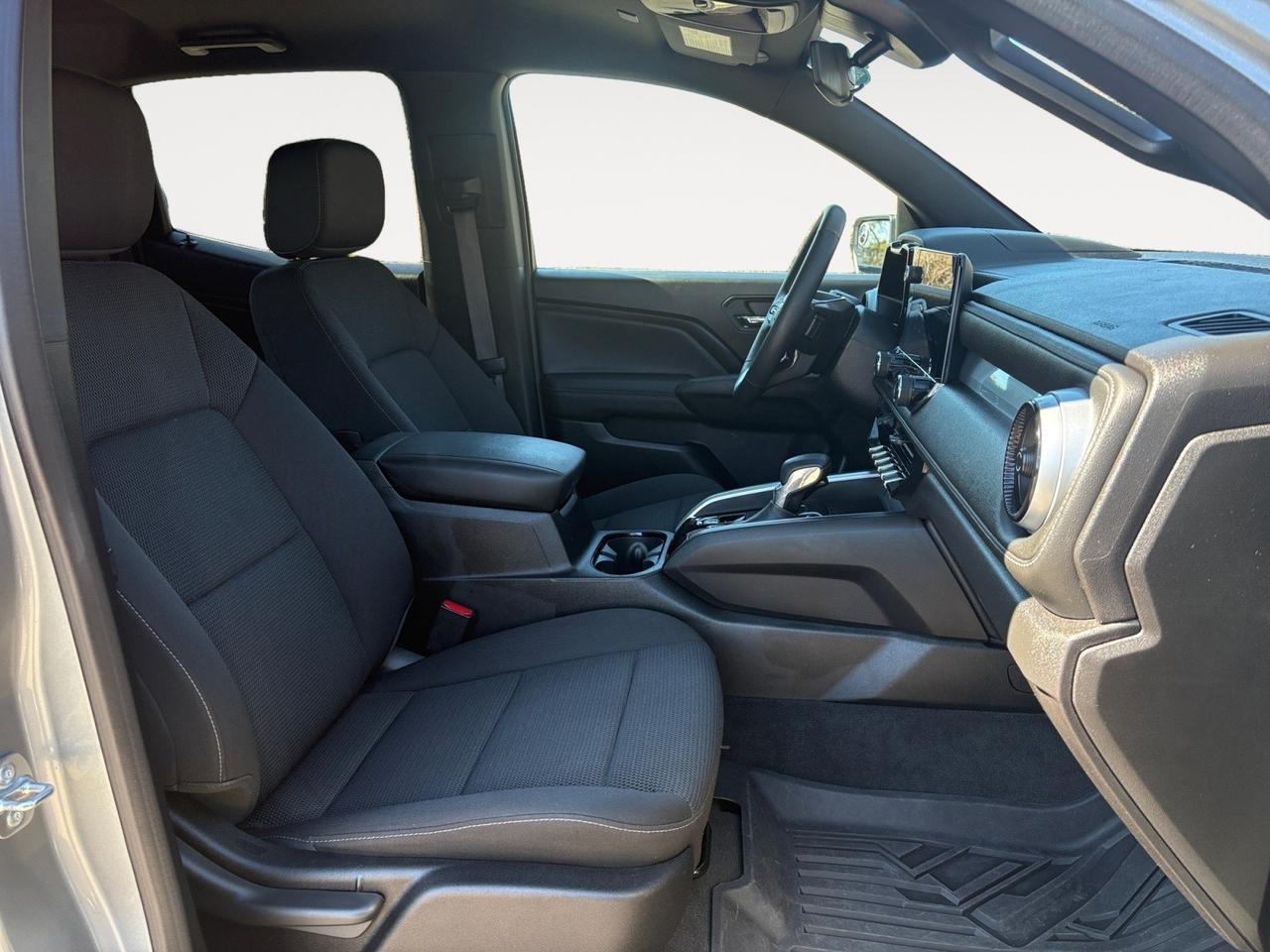 2024 Chevrolet Colorado 4WD LT, CORNER REAR STEP, REMOTE TAILGATE, AUTO START/STOP, LANE KEEP ASSIST, FORWARD COLLISION ALERT, PUSH BUTTON START, BACKUP CAMERA WITH PARKING SENSORS, ONLY 1 OWNER, CLEAN CARFAX, PICK UP THIS TRUCK OFF THE LOT! Virginia Beach VA