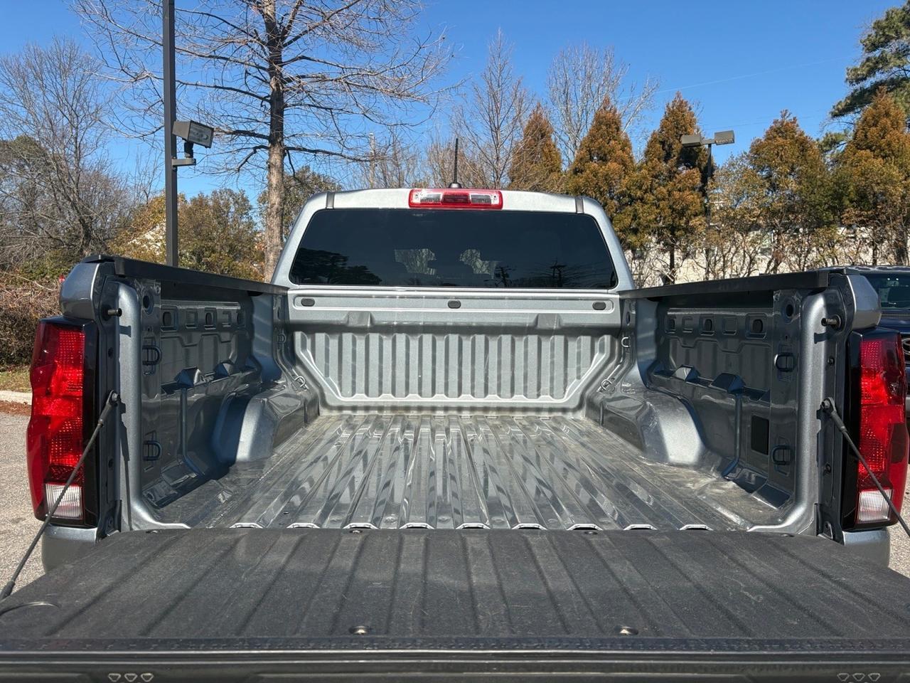 2024 Chevrolet Colorado 4WD LT, CORNER REAR STEP, REMOTE TAILGATE, AUTO START/STOP, LANE KEEP ASSIST, FORWARD COLLISION ALERT, PUSH BUTTON START, BACKUP CAMERA WITH PARKING SENSORS, ONLY 1 OWNER, CLEAN CARFAX, PICK UP THIS TRUCK OFF THE LOT! Virginia Beach VA