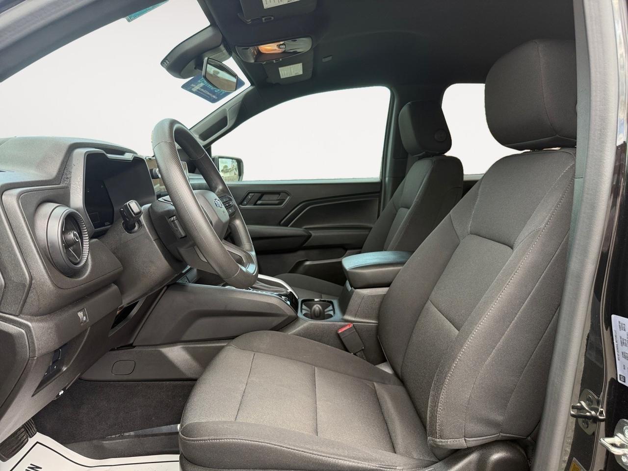 2024 Chevrolet Colorado 4WD Trail Boss, APPLE CARPLAY/ANDROID AUTO, BED LINER, REAR BUMPER STEP, SLIDING REAR WINDOW, BACKUP CAMERA, KEYLESS START, 1 OWNER, CLEAN CARFAX! Norfolk VA